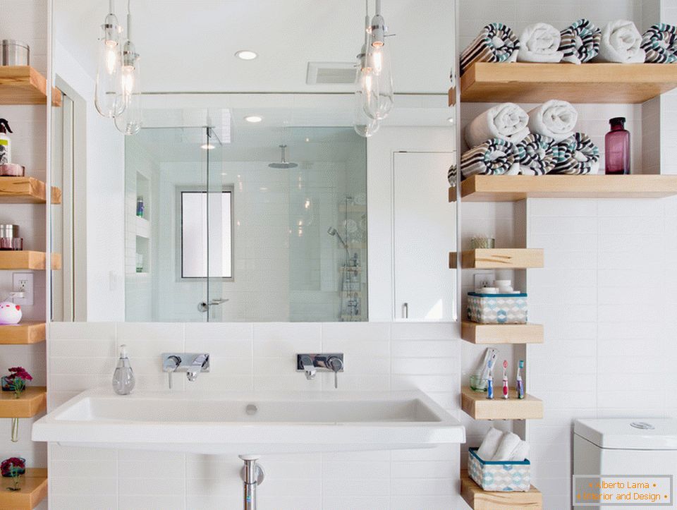 Modular shelving in the bathroom