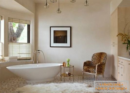 Luxurious large bathroom