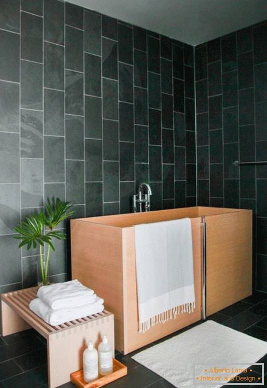 White towels in the design of the bathroom