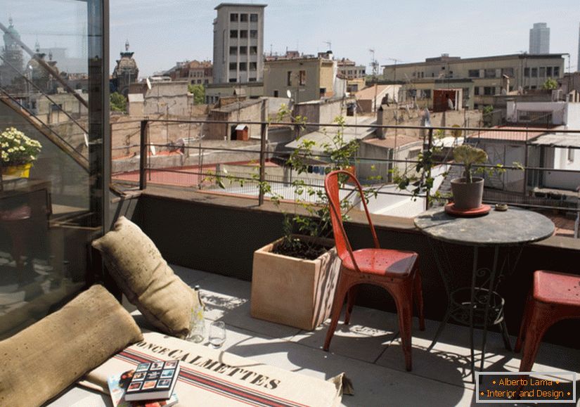 Dining area on the balcony