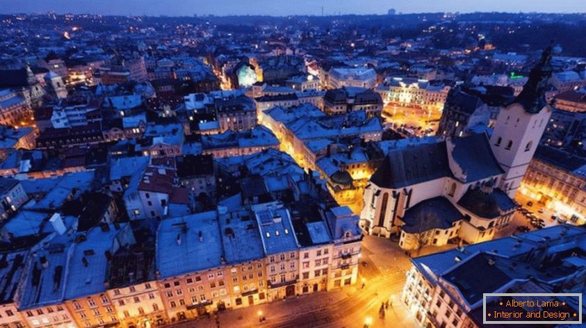 Night Lviv с ярким освещением