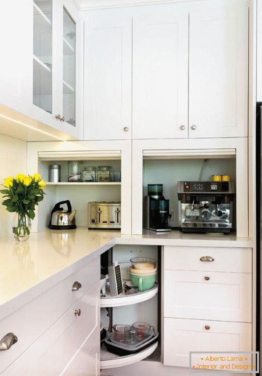 Shelves between the lockers in the kitchen