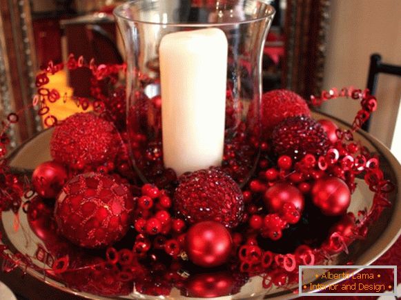 Bright red decor for the festive table
