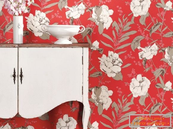 Cotton floral patterns on the walls