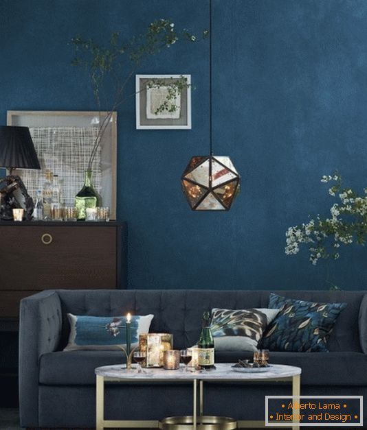 blue-and-gold-in-the-interior