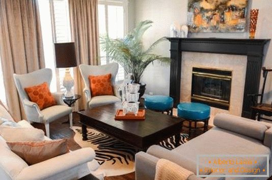 mandarin-and-blue-accents-in-the-interior