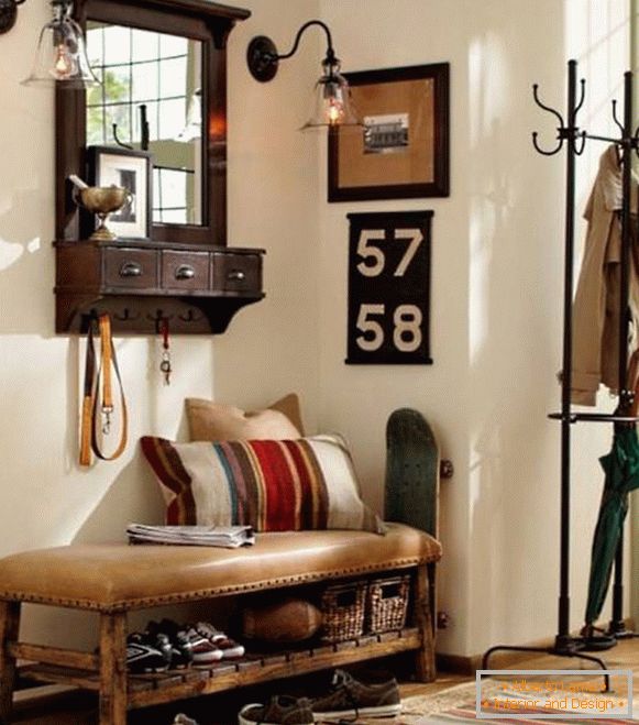 The rustic style of the hallway