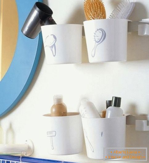 Plastic cups for bathroom accessories