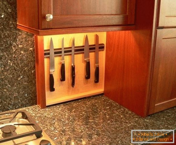 magnet-for-knife-in-the-kitchen