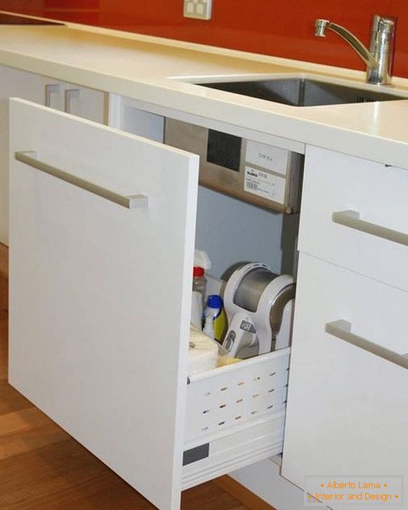 drawers-under-sink-na-kukhne