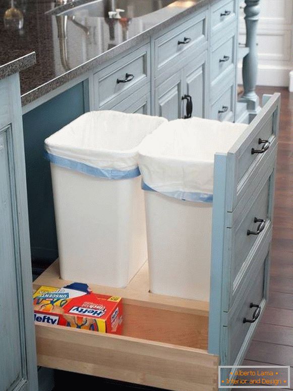 retractable-trash-in-the-kitchen