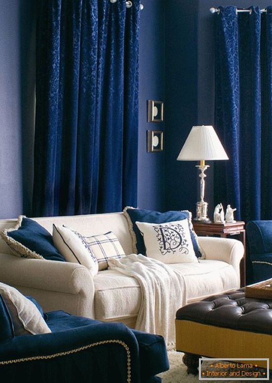 Deep blue in the design of the living room