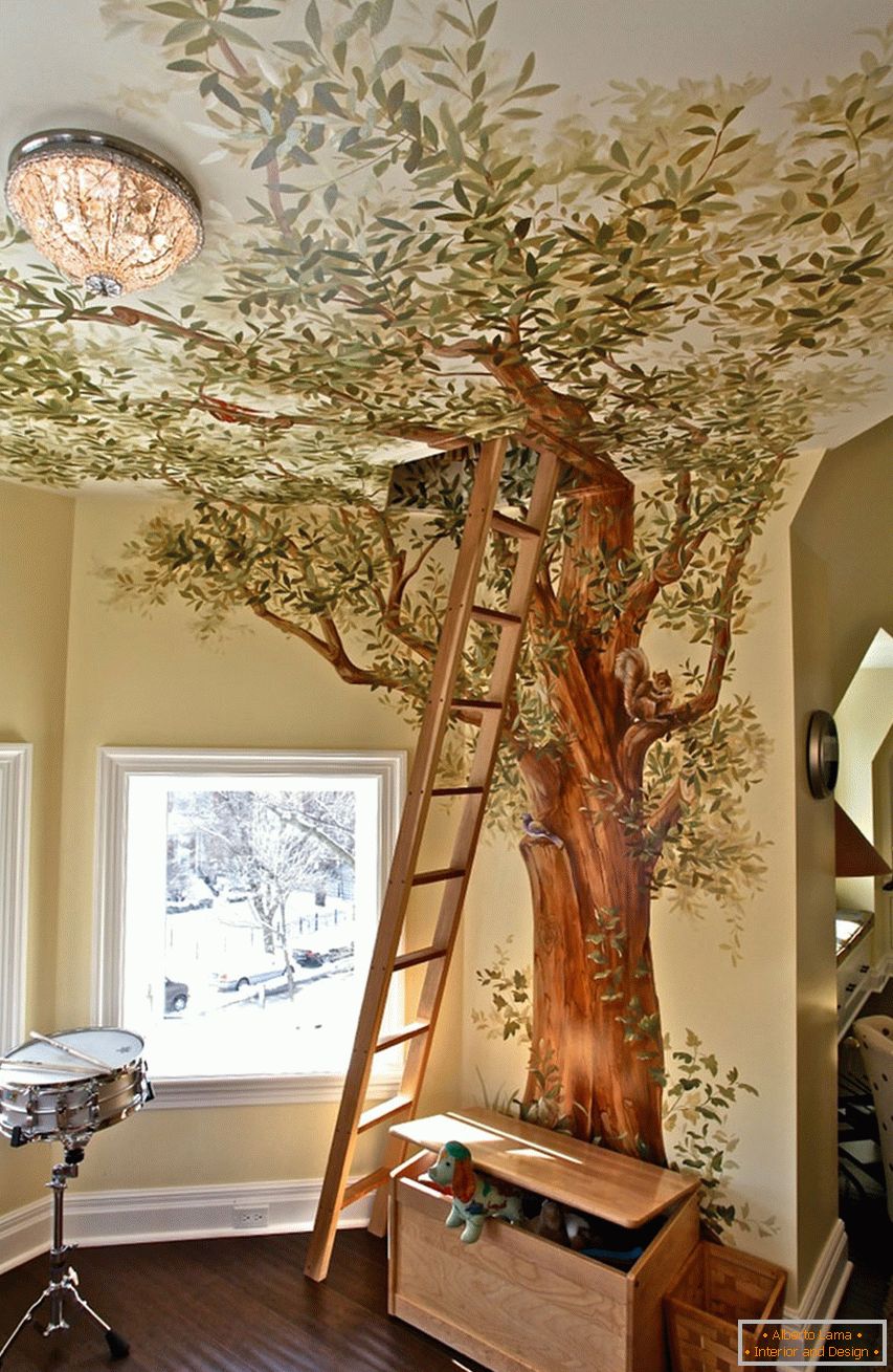 Secret room on the tree