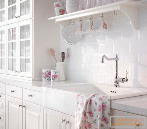 White-pink interior of the kitchen in the style of the shebbie-chic