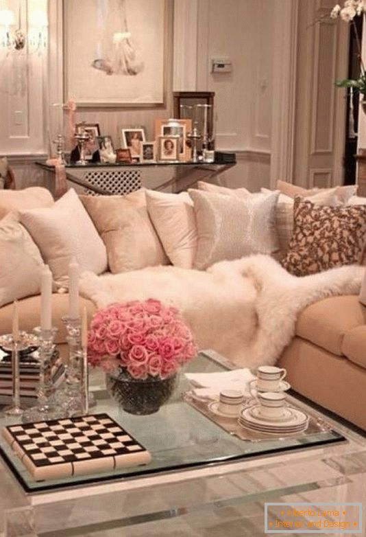 Living room in a glamorous style