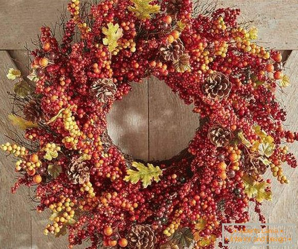 Autumn work - a wreath of leaves and berries