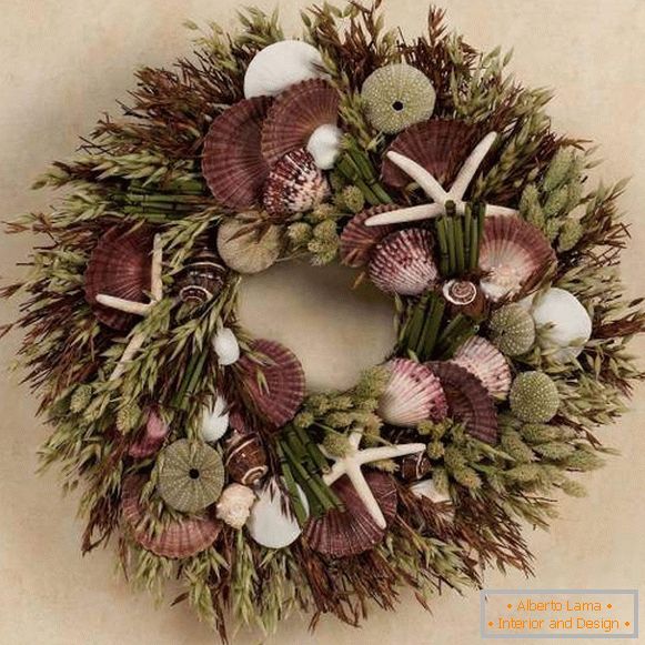 How to make an artwork for an autumn wreath for an interior of a house