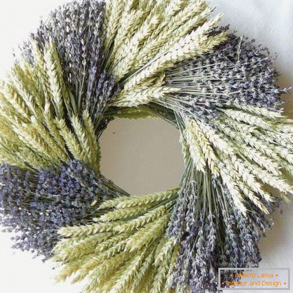 Autumn wreath - photos of spikelets and flowers