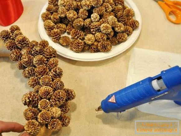 Autumn wreath of cones - instruction for manufacturing