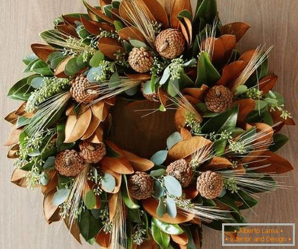 Stylish wreath of autumn leaves with your own hands
