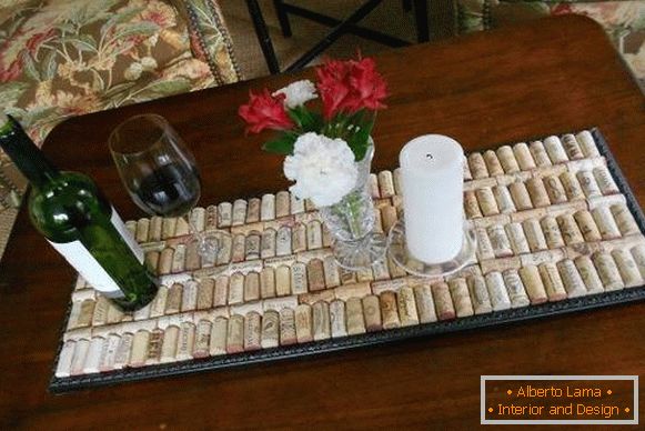 A simple tablecloth of wine corks