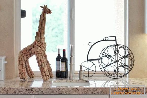 Giraffe from wine corks