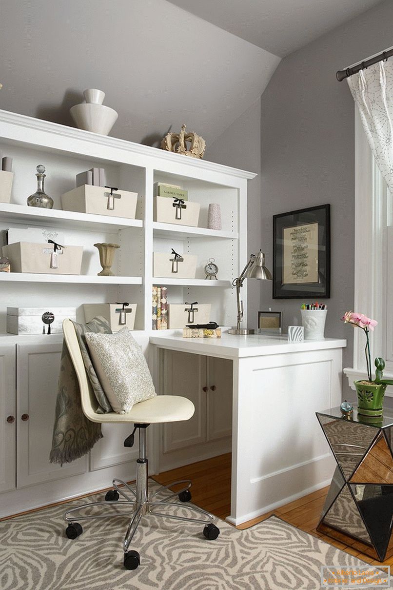 Home office in gray tones