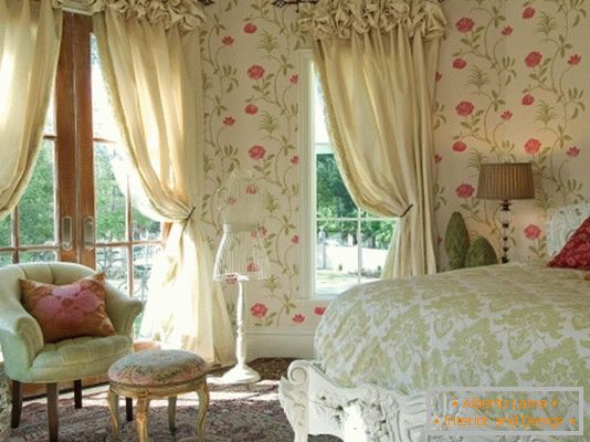 beautiful-story-in-female-bedroom