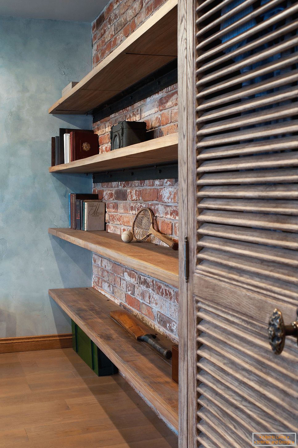 Shelves in an apartment in the loft style