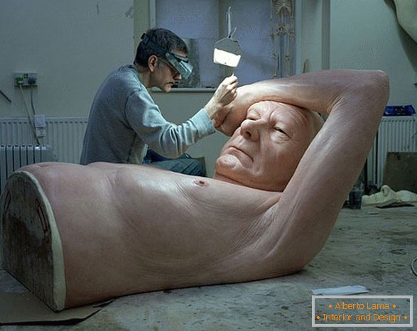 Realistic Sculptures by Ron Mueck