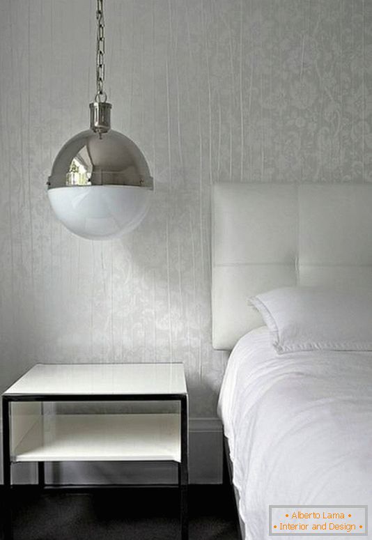 Suspension lamp above the bedside table