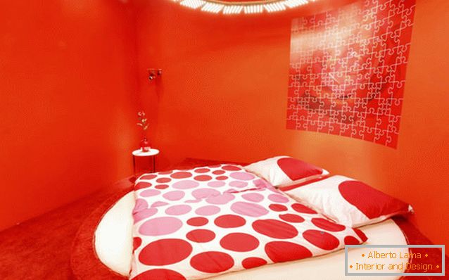 Unmatched bedroom design in bright red