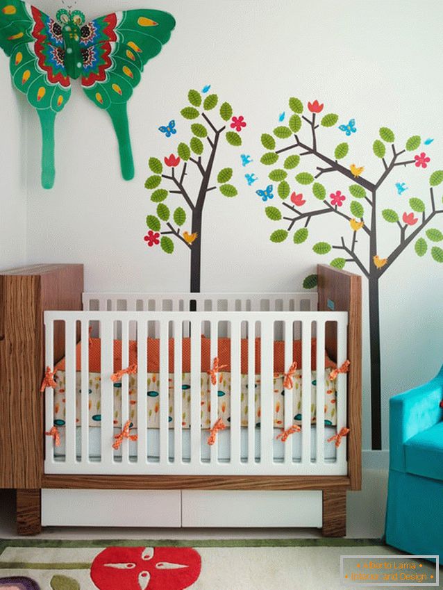Bright accents in a small room for a newborn