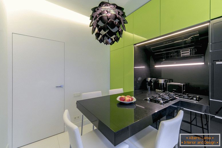 Amazing color scheme of a small kitchen