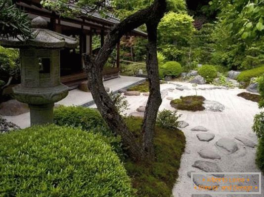 Chinese garden in the spirit of Zen