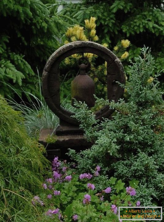 Decoration of a courtyard and a garden with old things