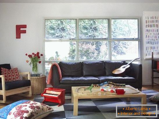 Living room in black and white with bright accents