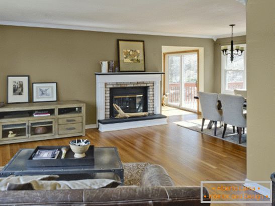 Spacious living room with fireplace