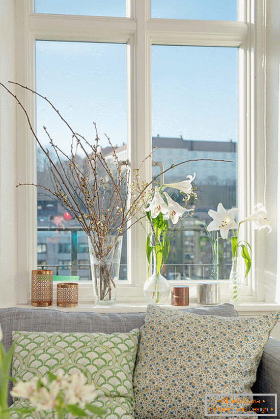 Decoration of a window sill with flowers