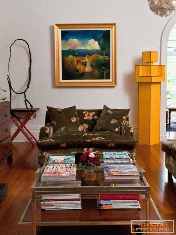 old-fashioned-picture-in-living room