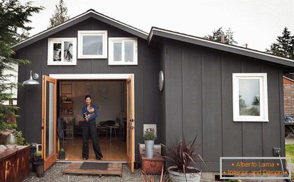 High-grade housing in the garage