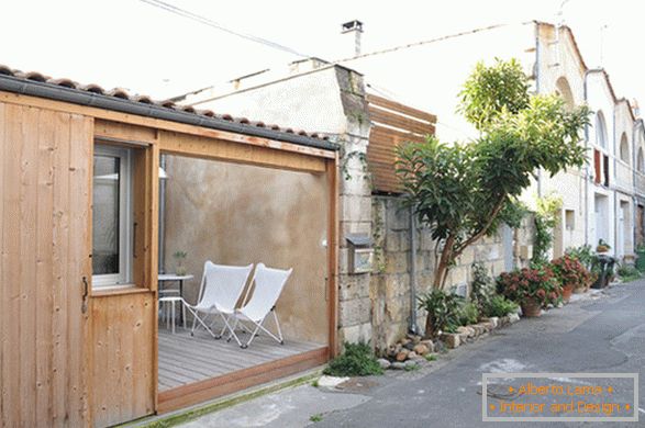 Modern patio in the garage