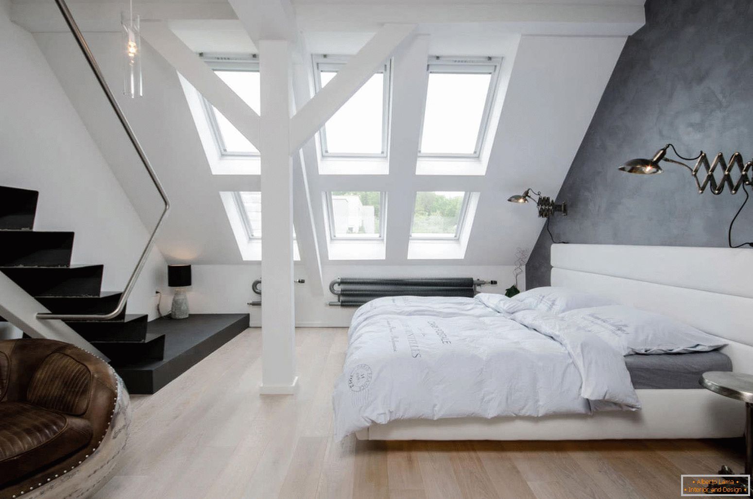 Example of interior design of a small bedroom in the photo