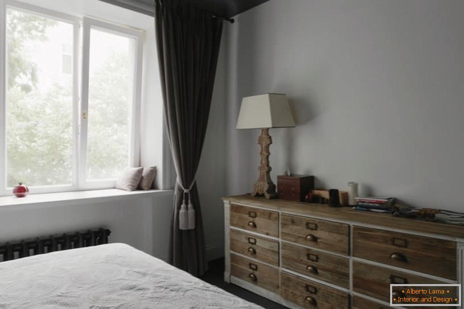 Example of interior design of a small bedroom in the photo