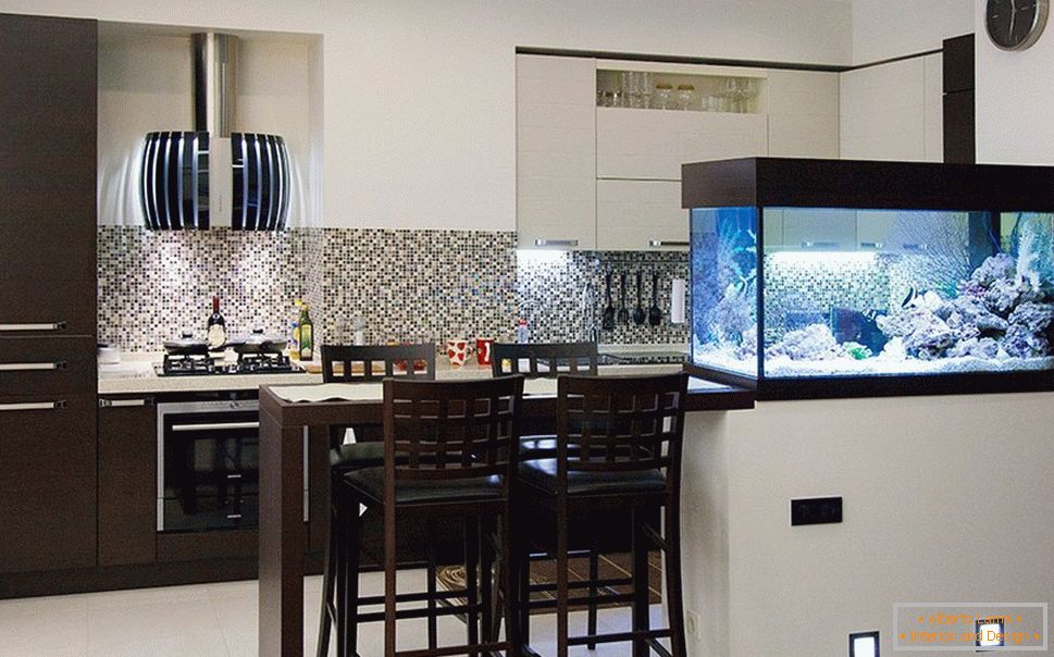 Bar counter with aquarium на кухне