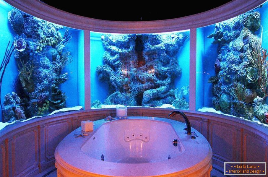 Aquarium in the walls of the bathroom