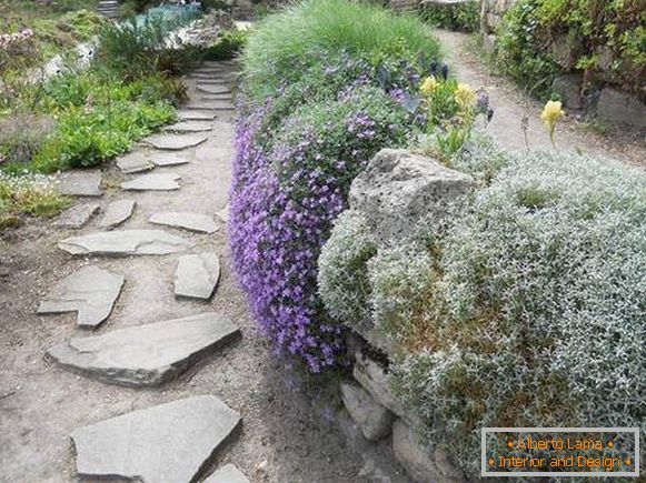 Garden terrace - Alpine slide with your hands on the photo