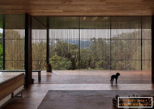 Inexpensive house of concrete blocks. Door-gate - photo 1