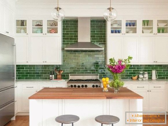 Green apron for white kitchen - photo of rectangular tiles