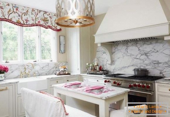 White classic kitchen - photo with ideas of design